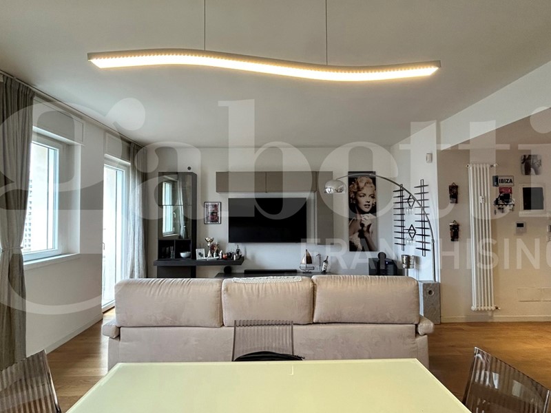 Trilocale in Vendita a Bologna, 200'000&euro;, 110 m², con Box