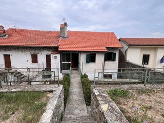 Appartamento in Vendita a Ponzone, 48'000&euro;, 84 m²