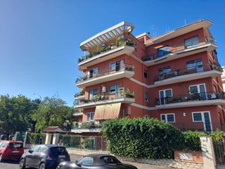Bilocale in Vendita a Roma, zona Tuscolano, 280'000&euro;, 70 m²