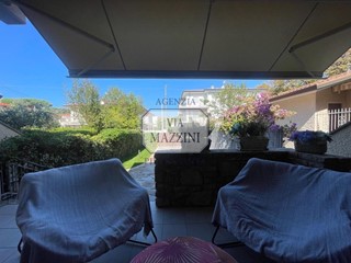 Appartamento in Vendita a Pietrasanta, zona Marina di Pietrasanta, 770'000&euro;, 104 m², arredato