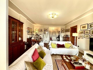 Quadrilocale in Vendita a Caserta, 243'000&euro;, 140 m²