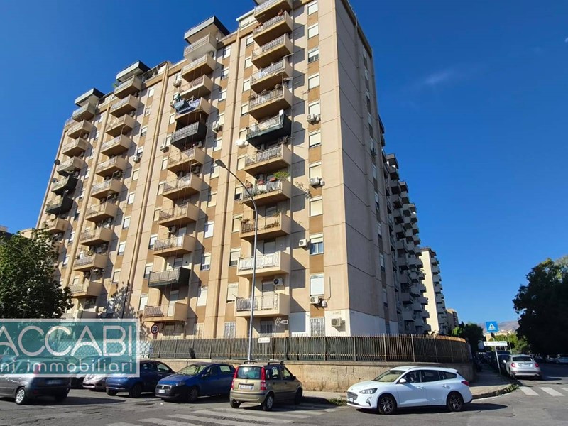 Quadrilocale in Vendita a Palermo, 150'000&euro;, 122 m²