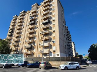 Quadrilocale in Vendita a Palermo, 150'000&euro;, 122 m²