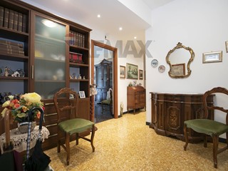 Appartamento in Vendita a Genova, 150'000&euro;, 90 m²