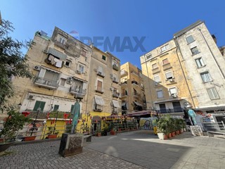 Bilocale in Vendita a Napoli, 270'000&euro;, 80 m²