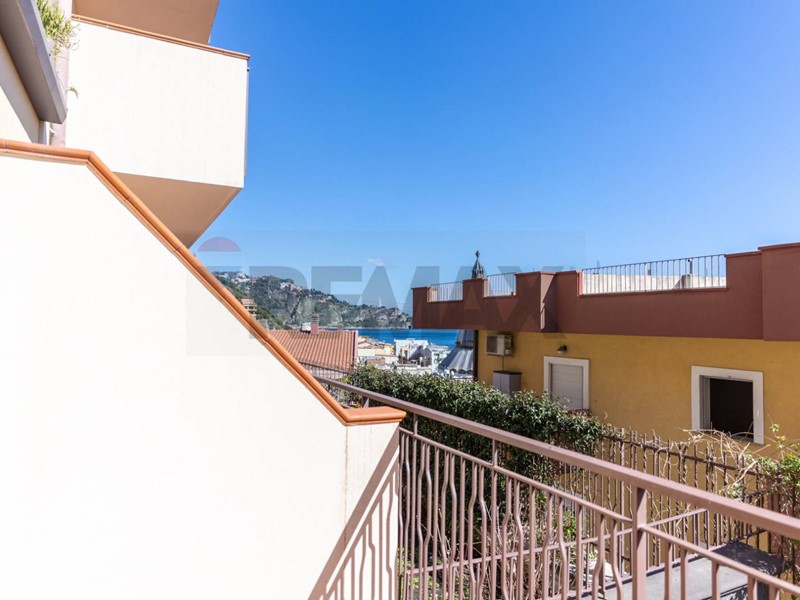 Bilocale in Vendita a Giardini Naxos, 164'000&euro;, 72 m²