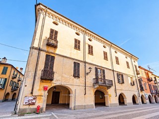 Appartamento in Vendita a Fossano, 1'700'000&euro;, 2200 m²