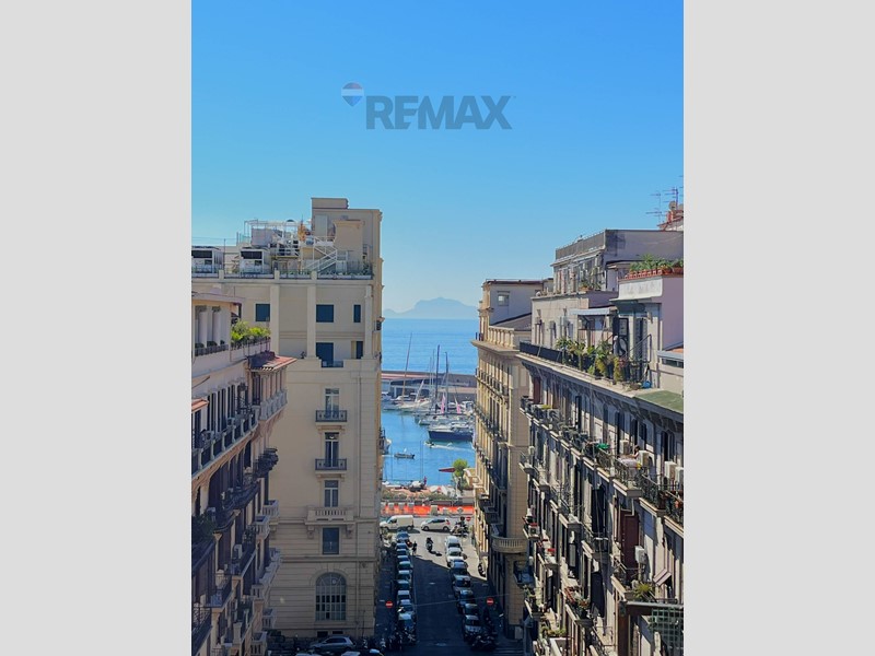 Quadrilocale in Affitto a Napoli, 2'600&euro;, 155 m²