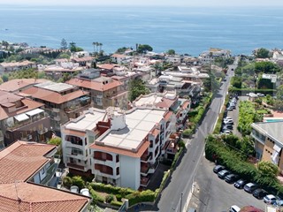 Appartamento in Vendita a Aci Castello, 315'000&euro;, 227 m², con Box