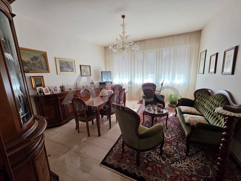 Appartamento in Vendita a Rovigo, zona Centro cittÃ, 120'000&euro;, 100 m²