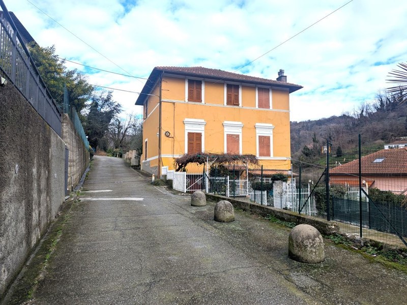 Appartamento in Vendita a Genova, 68'000&euro;, 99 m²