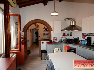 Trilocale in Vendita a Poggibonsi, zona Staggia, 110'000&euro;, 71 m²