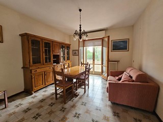 Trilocale in Vendita a Collesalvetti, 135'000&euro;, 67 m², con Box