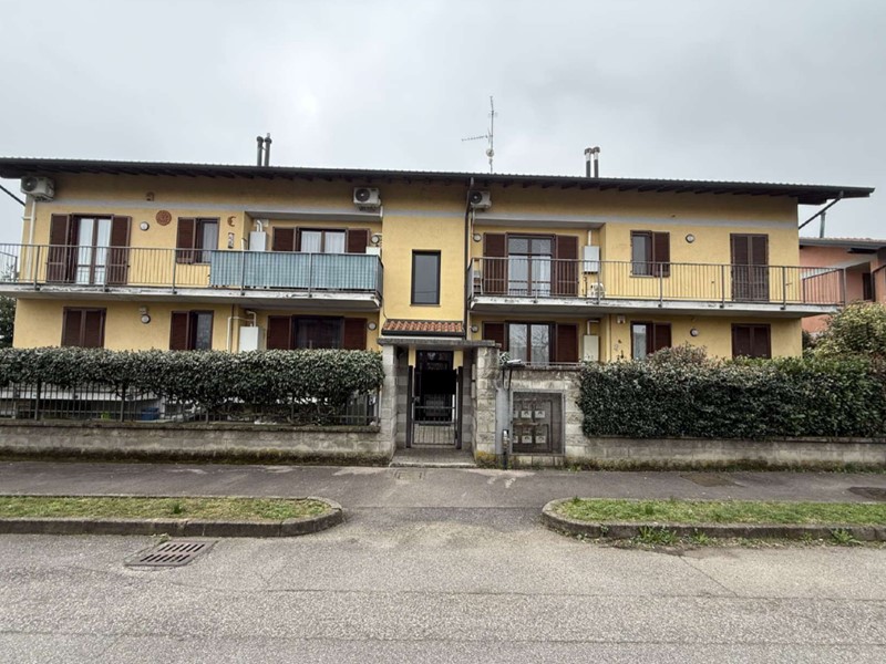 Appartamento in Vendita a Castano Primo, 97'500&euro;, 119 m², con Box