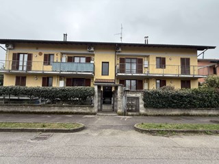 Appartamento in Vendita a Castano Primo, 97'500&euro;, 119 m², con Box