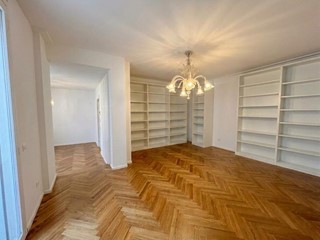 Quadrilocale in Vendita a Siena, 530'000&euro;, 119 m², arredato, con Box