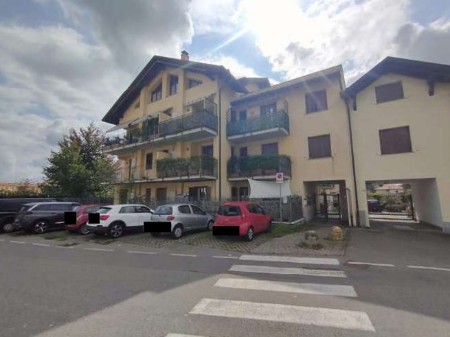 Appartamento in Vendita a Marnate, 150'000&euro;, 123 m², con Box
