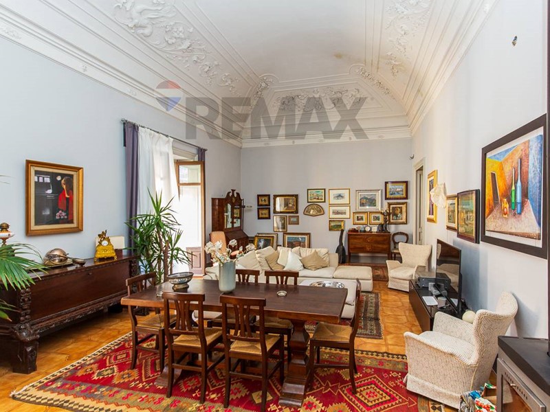 Appartamento in Vendita a Catania, 320'000&euro;, 197 m²