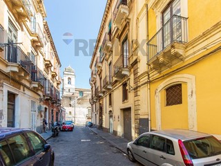 Appartamento in Vendita a Catania, 320'000&euro;, 197 m²