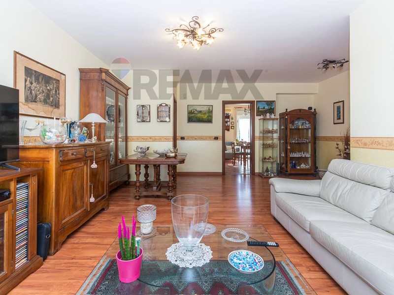 Appartamento in Vendita a Catania, 235'000&euro;, 145 m²