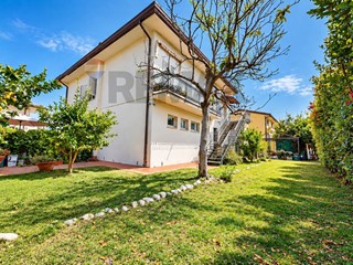 Appartamento in Vendita a Pietrasanta, 790'000&euro;, 145 m²