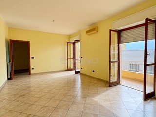 Appartamento in Affitto a Siracusa, 700&euro;, 150 m²