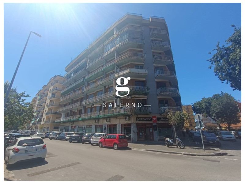 Appartamento in Vendita a Salerno, 375'000&euro;, 153 m²