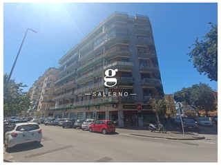 Appartamento in Vendita a Salerno, 375'000&euro;, 153 m²