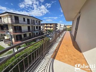 Trilocale in Vendita a Castello di Cisterna, 230'000&euro;, 90 m², con Box