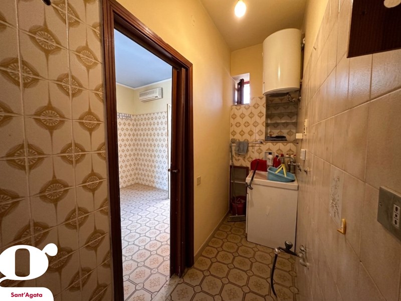 Appartamento in Vendita a Sant'Agata di Militello, 85'000&euro;, 108 m²