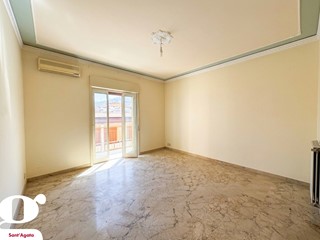 Appartamento in Vendita a Sant'Agata di Militello, 85'000&euro;, 108 m²