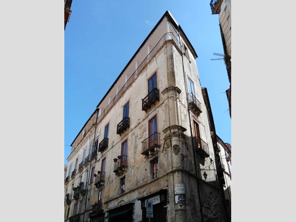 Appartamento in Vendita a Cosenza, 140'000&euro;, 280 m²
