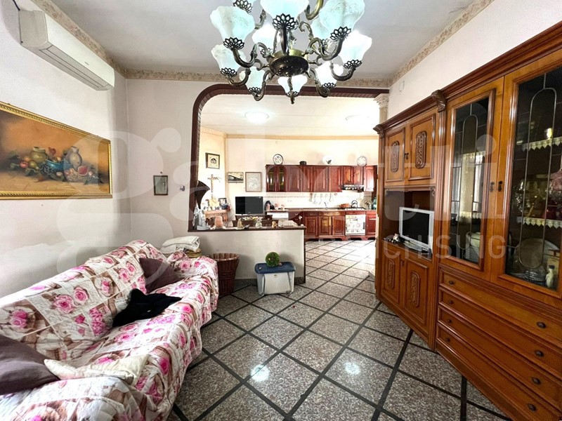 Casa Indipendente in Vendita a Arzano, 215'000&euro;, 198 m²