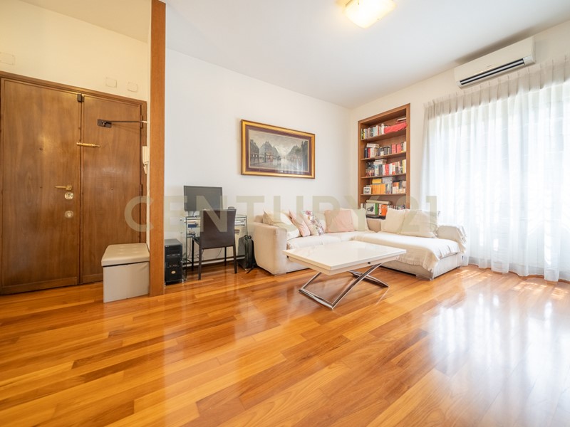 Bilocale in Vendita a Roma, zona Monteverde, 235'000&euro;, 63 m², arredato, con Box