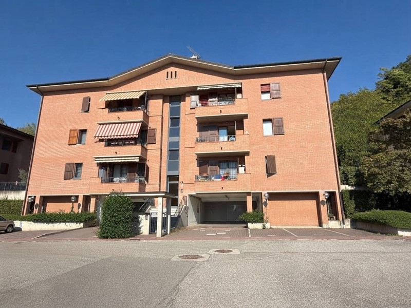Appartamento in Vendita a Valsamoggia, zona Stiore, 198'000&euro;, 128 m², con Box