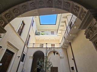 Quadrilocale in Vendita a L'Aquila, 540'000&euro;, 215 m²