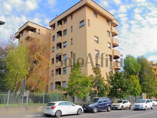 Quadrilocale in Affitto a Desio, zona Centro, 900&euro;, 139 m², arredato, con Box