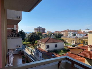 Bilocale in Vendita a Camaiore, zona Lido di Camaiore, 198'000&euro;, 50 m², arredato