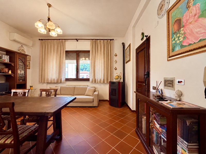 Appartamento in Vendita a Camaiore, 210'000&euro;, 100 m²