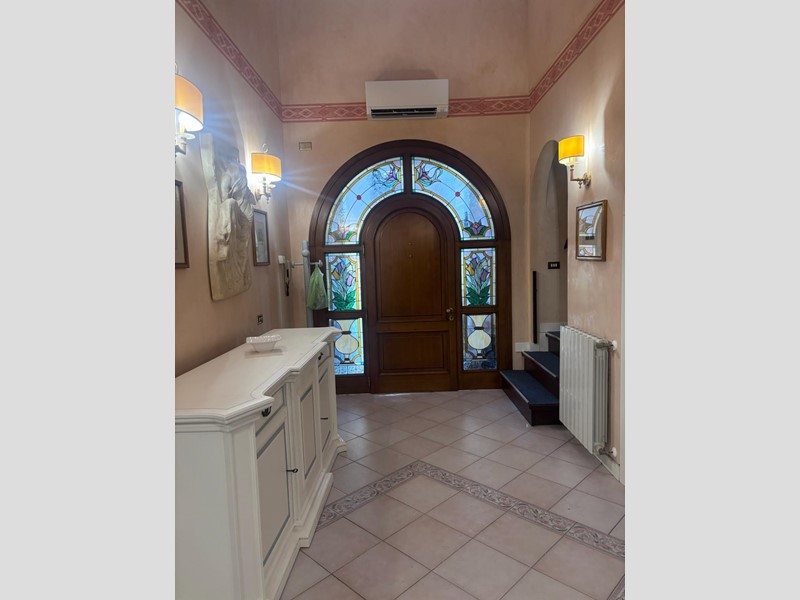 Quadrilocale in Affitto a Viareggio, 1'300&euro;, 120 m², arredato