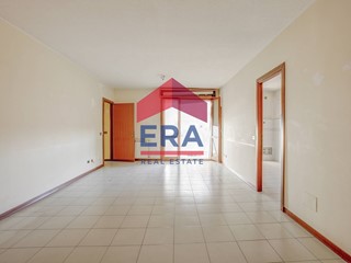 Trilocale in Vendita a Pomezia, 175'000&euro;, 101 m²