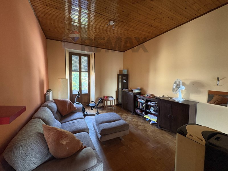 Trilocale in Vendita a Viggiù, 54'000&euro;, 98 m²