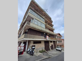 Appartamento in Vendita a Catania, 85'000&euro;, 120 m²