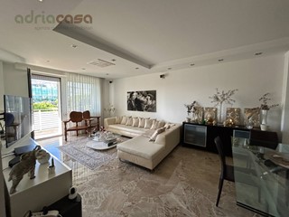 Appartamento in Affitto a Riccione, 100 m²
