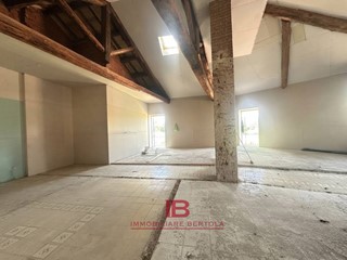 Quadrilocale in Vendita a Cuneo, 160'000&euro;, 115 m²