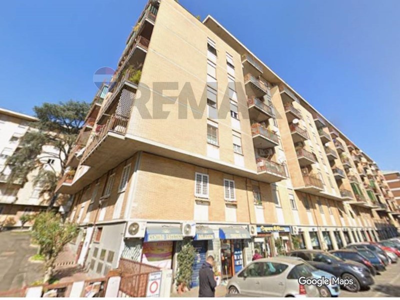 Trilocale in Vendita a Roma, 237'000&euro;, 121 m²