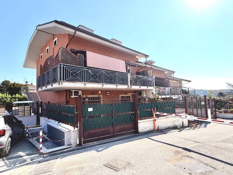Trilocale in Vendita a Mentana, 150'000&euro;, 75 m²