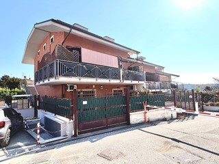 Trilocale in Vendita a Mentana, 150'000&euro;, 75 m²