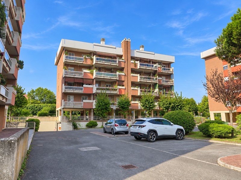 Quadrilocale in Vendita a Roma, 315'000&euro;, 115 m²