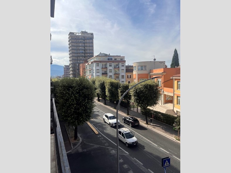 Quadrilocale in Vendita a Terni, 100'000&euro;, 155 m²